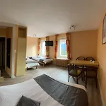 Hotel De La Grande Cascade 2*