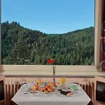 Hotel De La Grande Cascade 2*