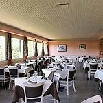 De La Grande Cascade Hotel