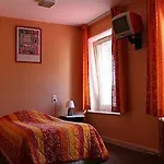 Hotel De La Grande Cascade 2*