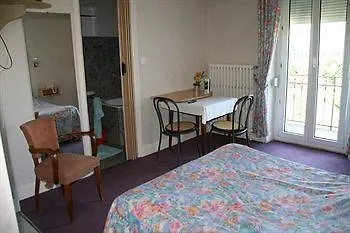 Logis De La Grande Cascade 2*